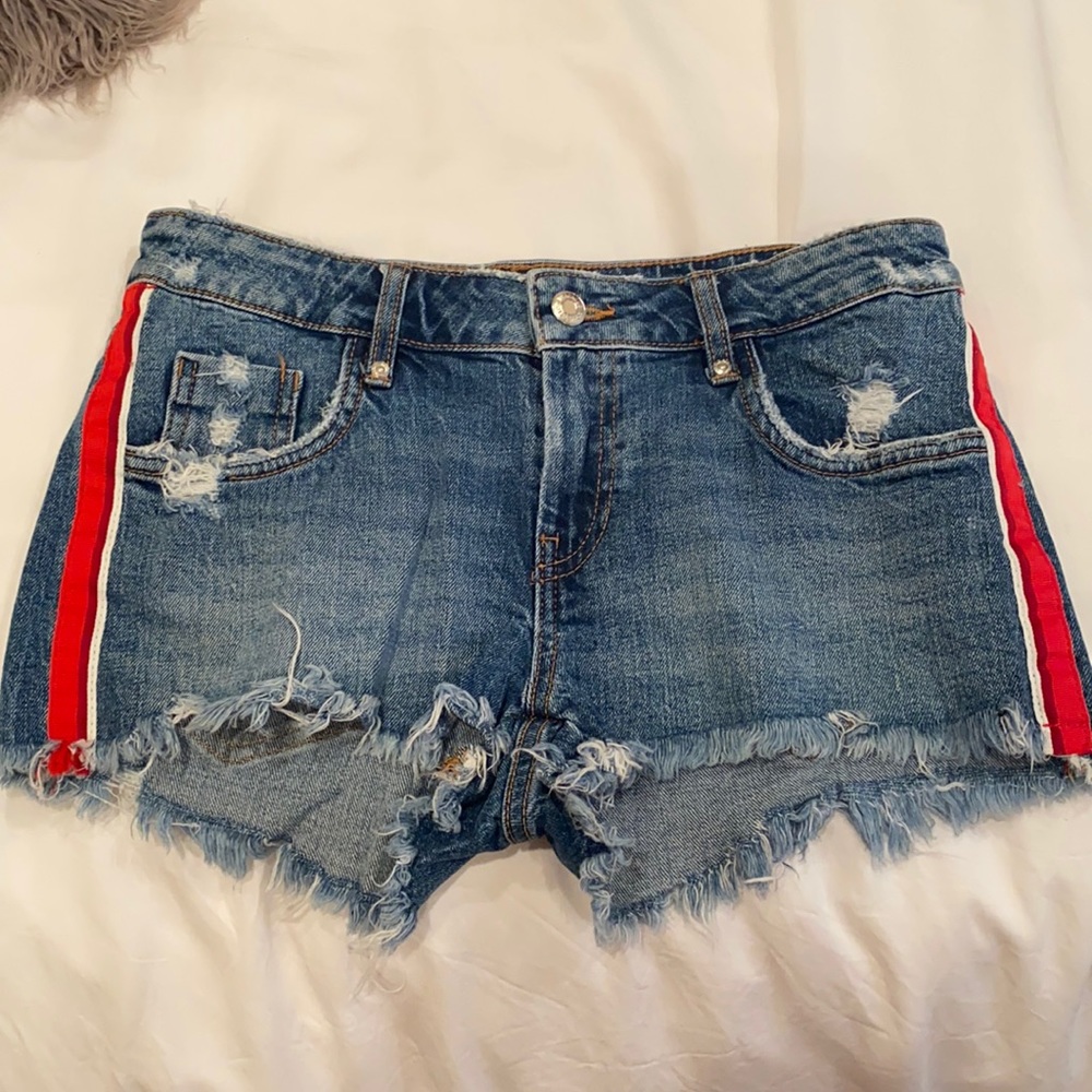 Jean shorts with red ribbon down side